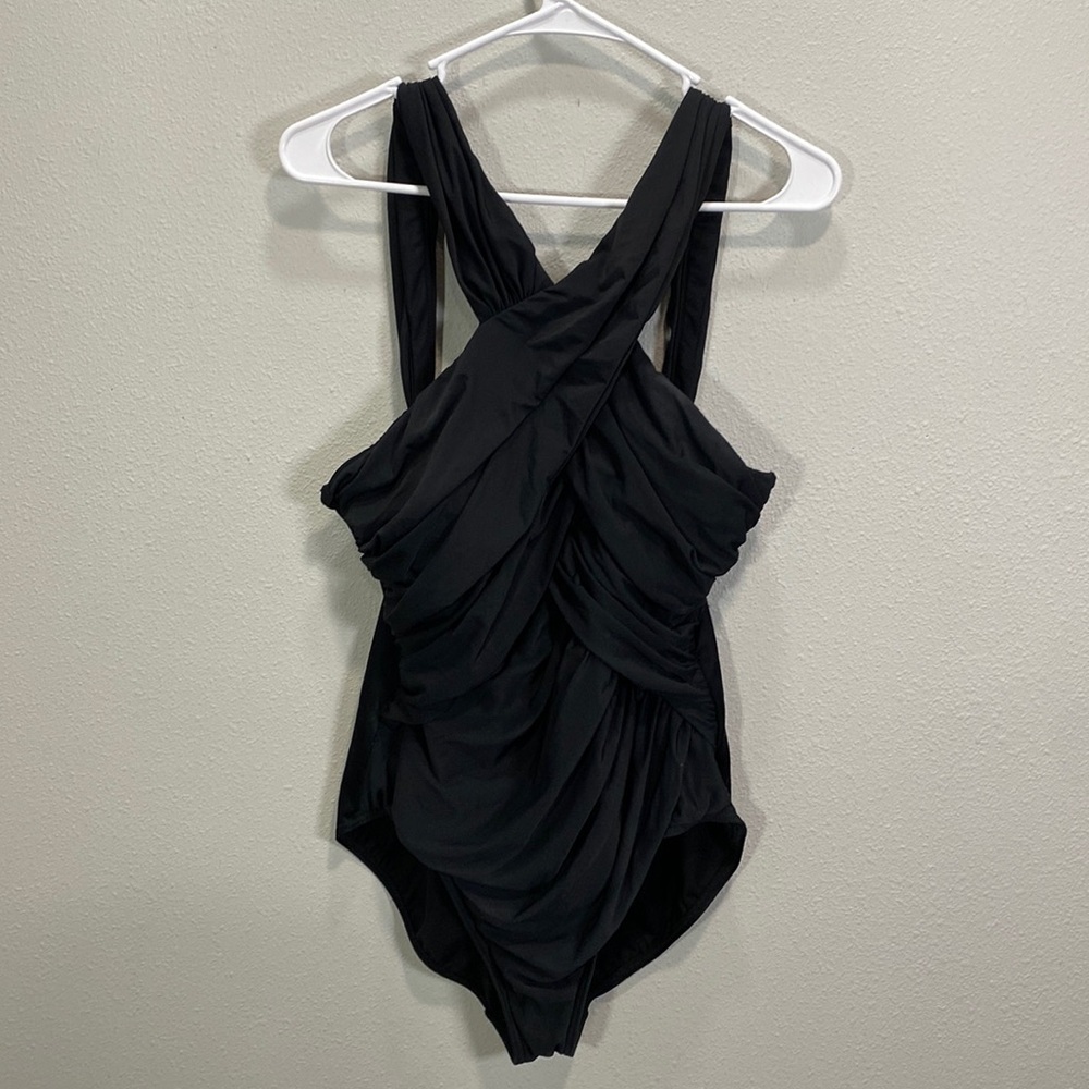 Miraclesuit onepiece swimsuit black‎ slimming